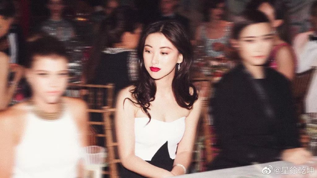 连续8年蝉联全球最美100人，35岁性感*物尤**凭美胸翻红，网友：我就是馋她身子