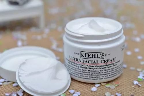 1400万现金海关查获,警方查获数百万元假化妆品