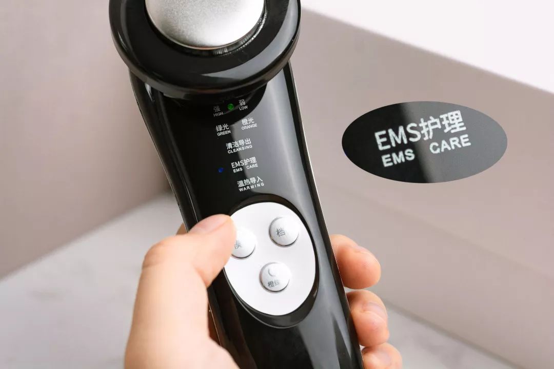 洗完脸后脸部还是能擦出脏东西,洗完脸后才知道脸上这么脏