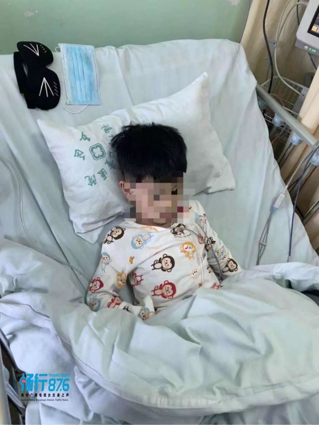 福州一男童上半身充斥气泡，作为家长，值得警醒