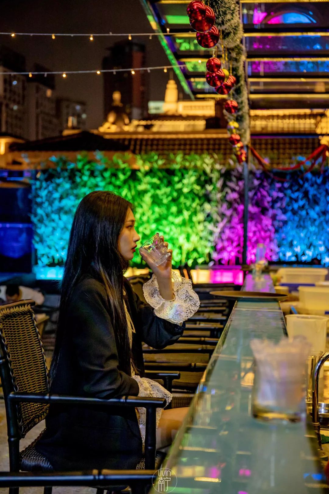 盛天地这间成都来的“网红酒馆”，谢霆锋都打卡了，你还没去过？