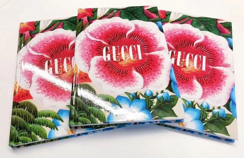 福利来惹！肖战的米老鼠竟没拼过*钟金**仁Gucci大秀浪漫表白？