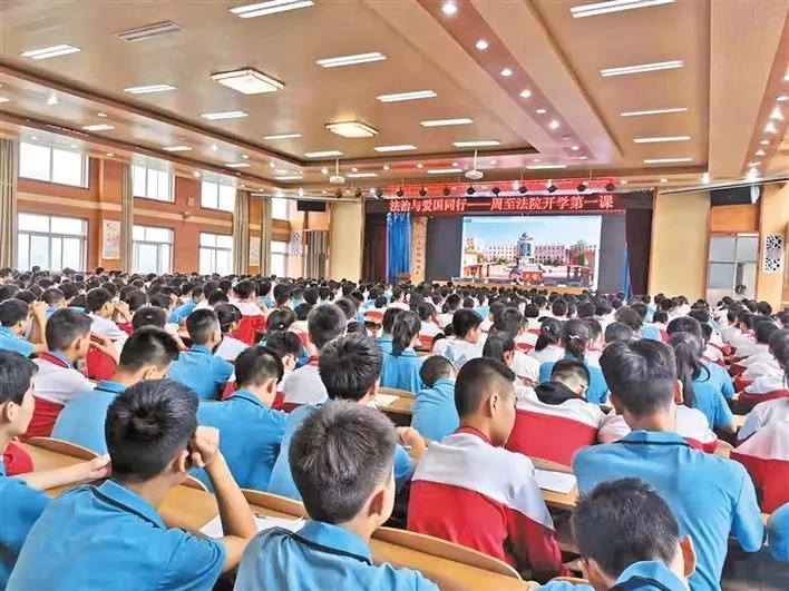 璀﹀療淇濇姢灏戝勾鐨勪綘,灏戝勾璀﹂槦淇濇姢灏戝勾鐨勪綘