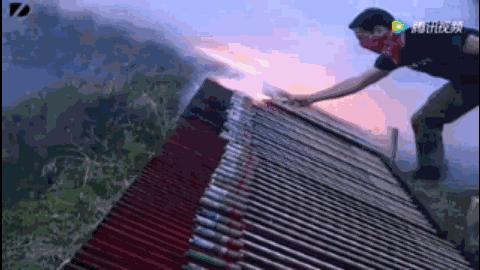 烟花的哨声和绚丽的颜色是怎么产生的？