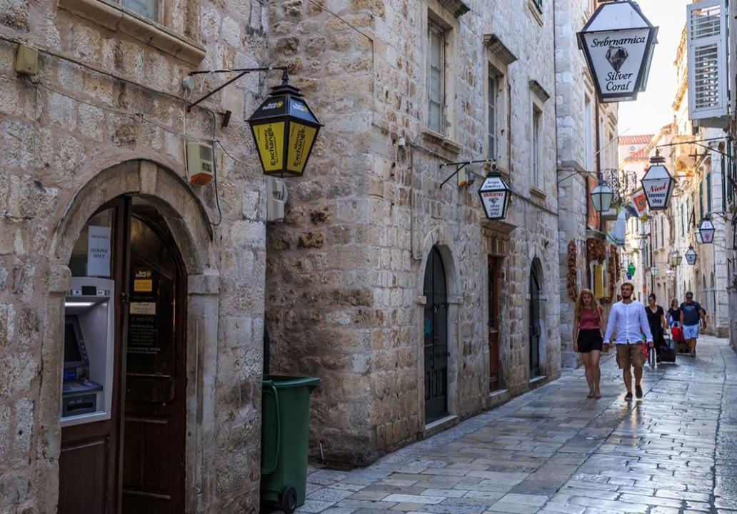 受疫情影响旅游业下降销售锐减,旅游业受疫情的影响的对策