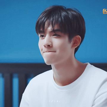 这种男人没结婚早点离开没有好的,男人还不分手留着过年吗