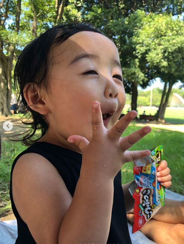 日本一年轻妈妈每天狂晒女儿“丑照”，看到第1张就笑炸了！是亲妈吗哈哈哈…