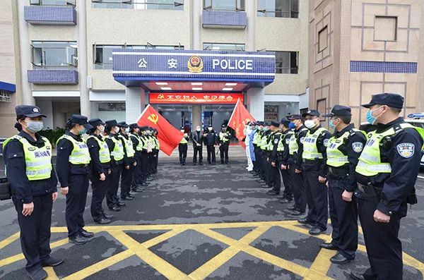 党员先锋筑牢防疫屏障,党员为基层防疫一线注入新的力量