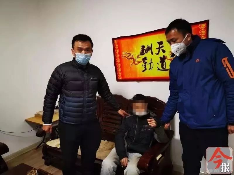 朋友圈卖口罩诈骗82万,朋友圈卖口罩21岁男子骗了300多万