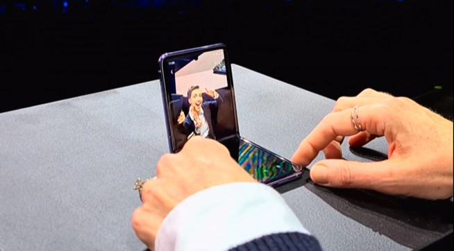 三星galaxyzflip折叠手机评测,三星折叠屏手机galaxyzflip价格