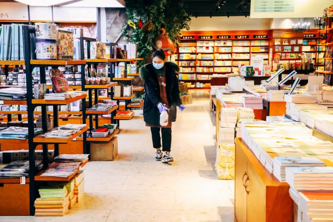 待阴霾散去我们一起去看海,待阴霾散去看春暖花开