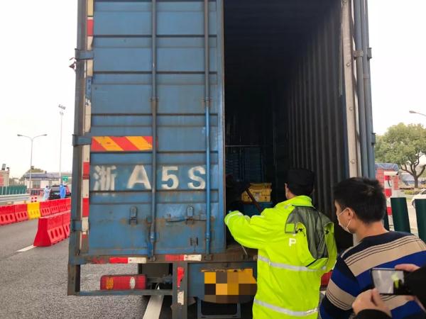 上海3天劝返1781辆车3251人！有人流利答出“上海住址”仍被劝返