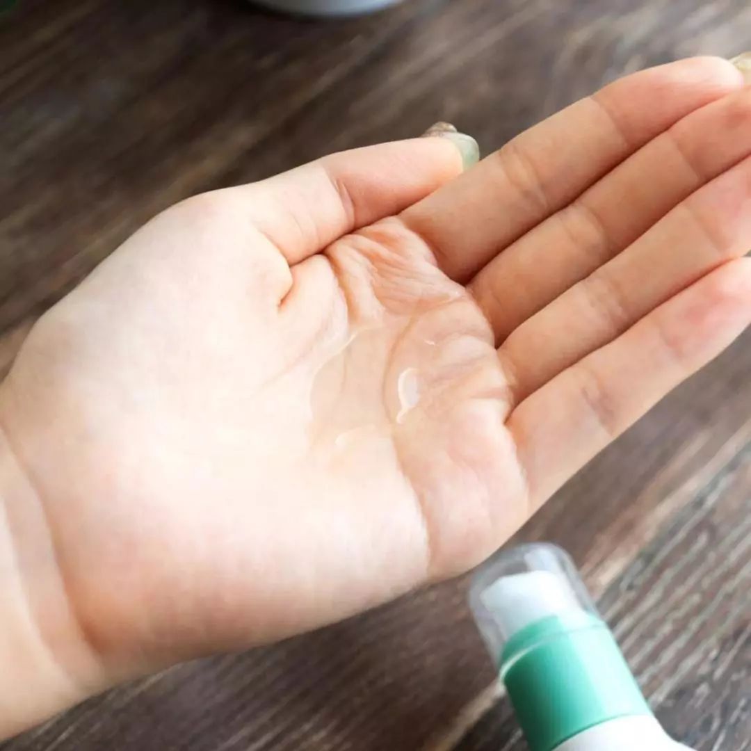 有了水乳精华脸嫩了,有了这些护肤品会更年轻