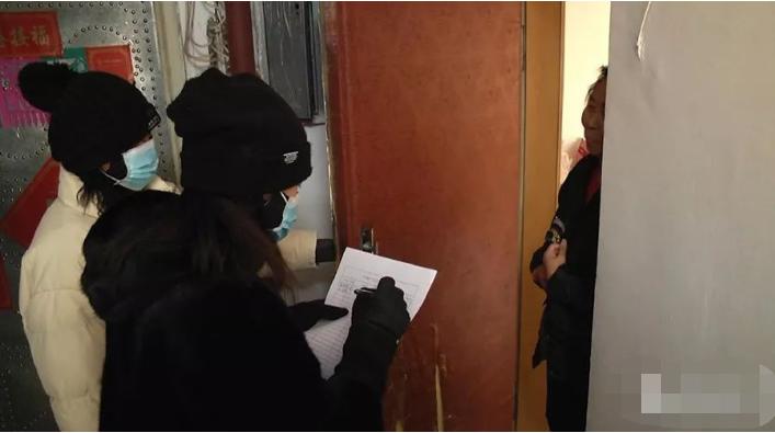 *党**员做“代购”群众暖“心扉”