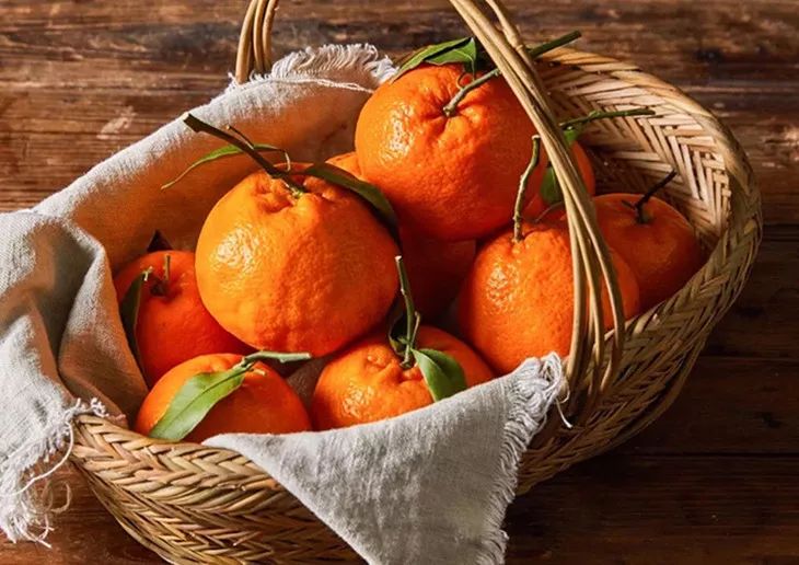 一咬汁水四溢鲜香满口,一咬爆汁像葡萄的水果