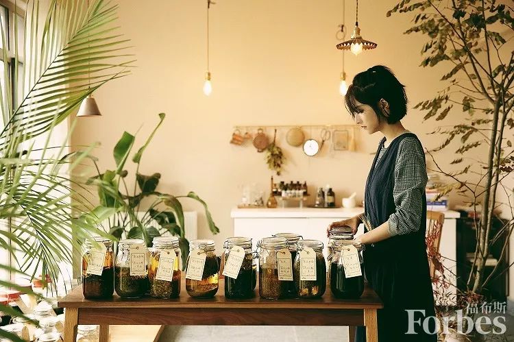 福布斯生活｜芳香疗法助你走出被困于疫情的情绪漩涡