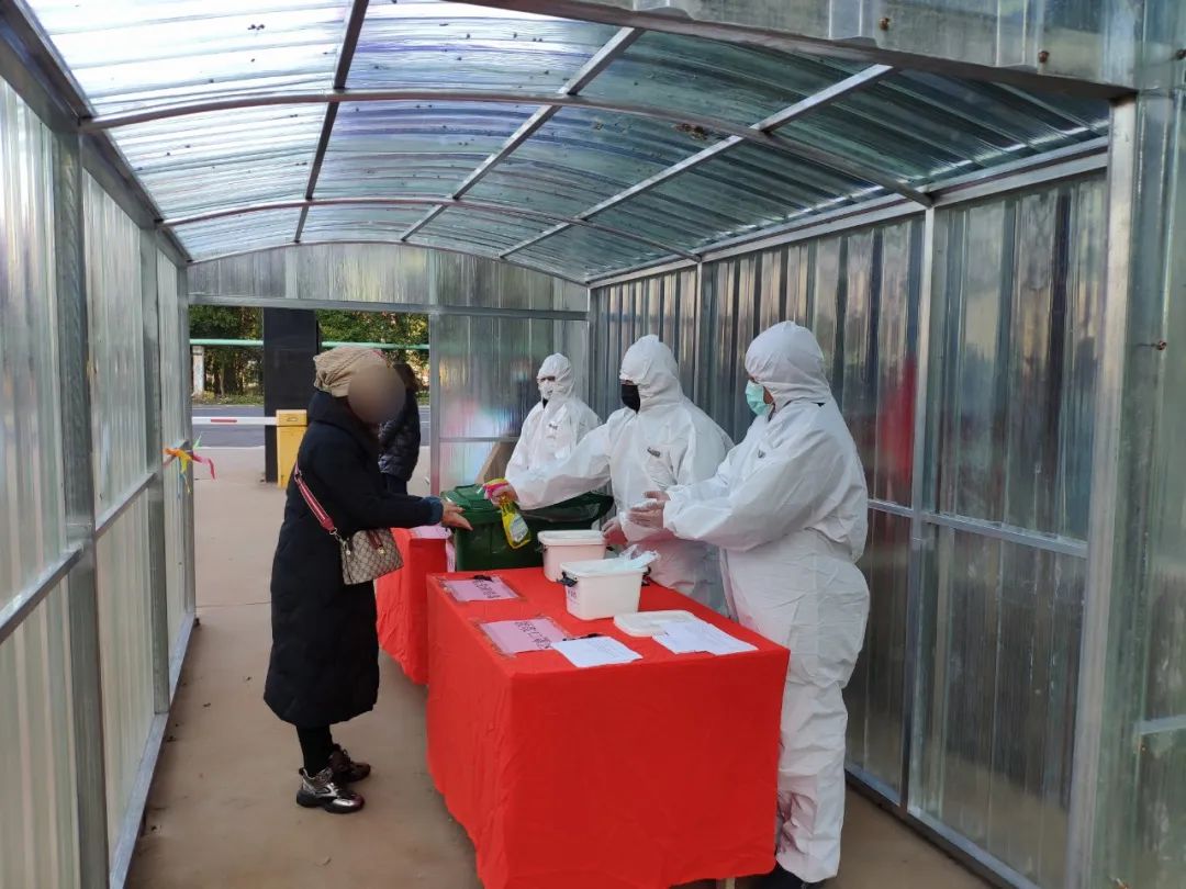 社区协助复工防疫两手抓,抓防疫促生产两手抓两手硬