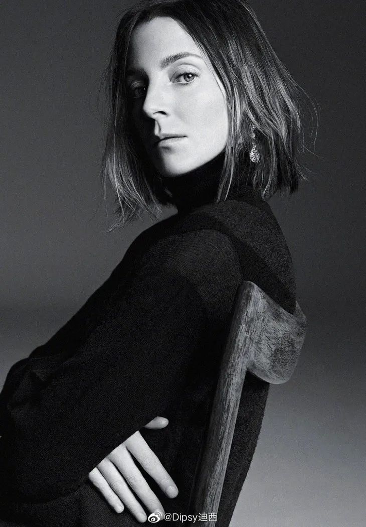 壹周潮话题|Bella女士“弯道超车”，可Gigi是怎么了？