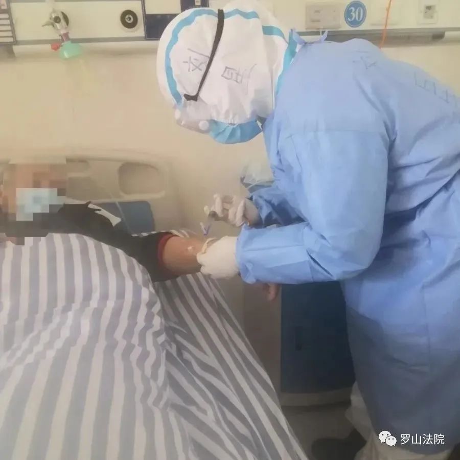 这位少年审判法官在防疫执勤中犯了“职业病”丨法院战“疫”速览