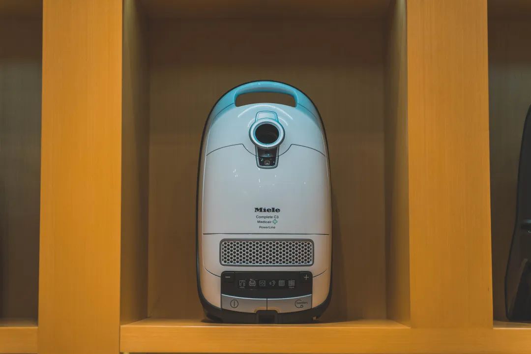 日常生活中的时尚博主,一个居家上班的博主