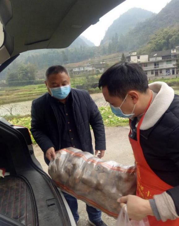 抗疫中的配送员,抗疫农村干部