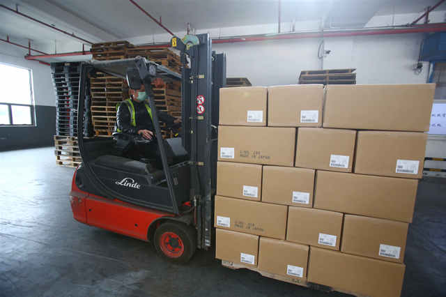 青春战疫｜生死时速！德国射线机抵沪自贸区24小时清关发往疫区