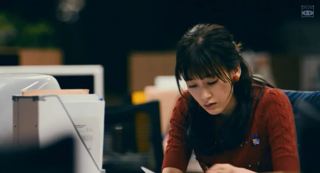 她大张旗鼓坠入爱河，却发现不过是场一个人的游戏