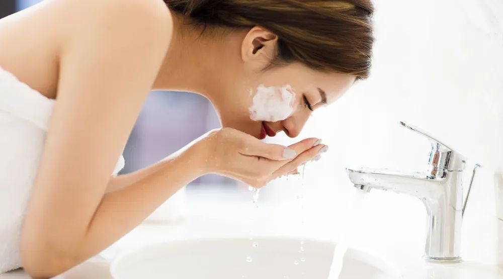 出门的时候一定要好好戴口罩,这个春天护肤不用愁