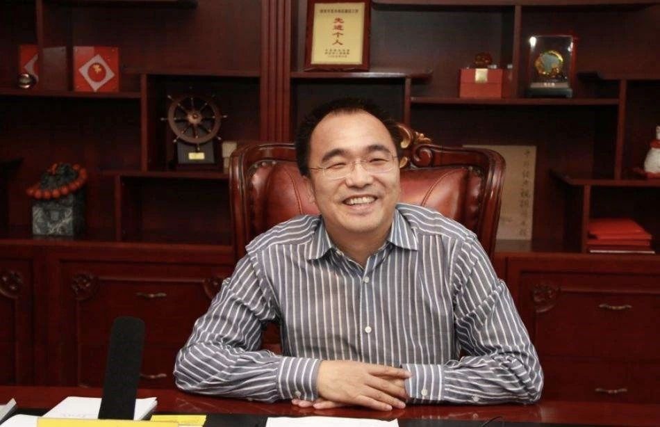 阎志在三里畈捐了什么,湖北首富阎志的事迹