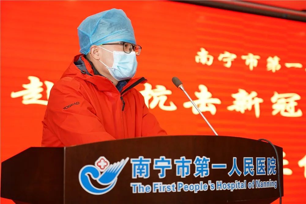 致敬共和国勋章获得者钟南山,致敬医生逆行武汉