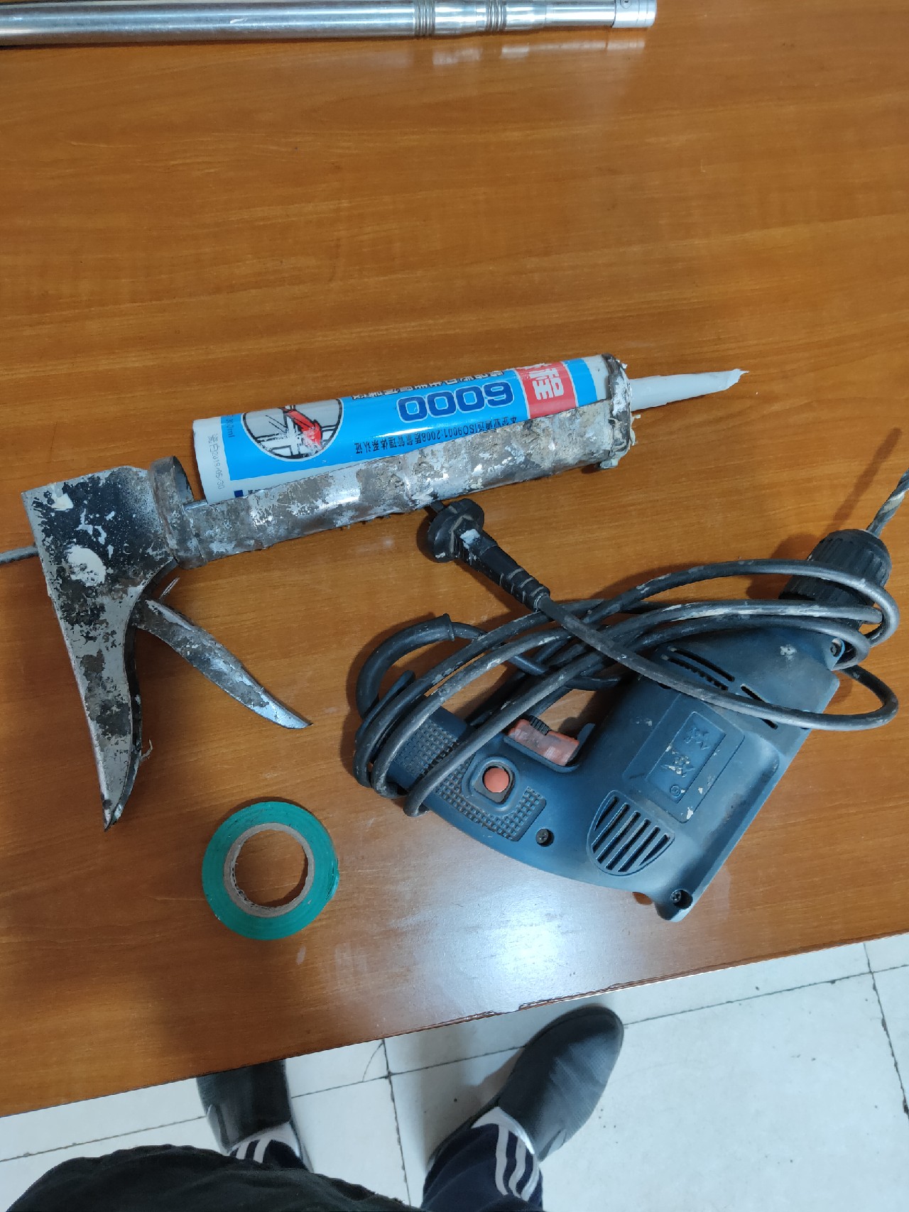 废鱼竿改抄网竿,废旧拖把杆改抄网