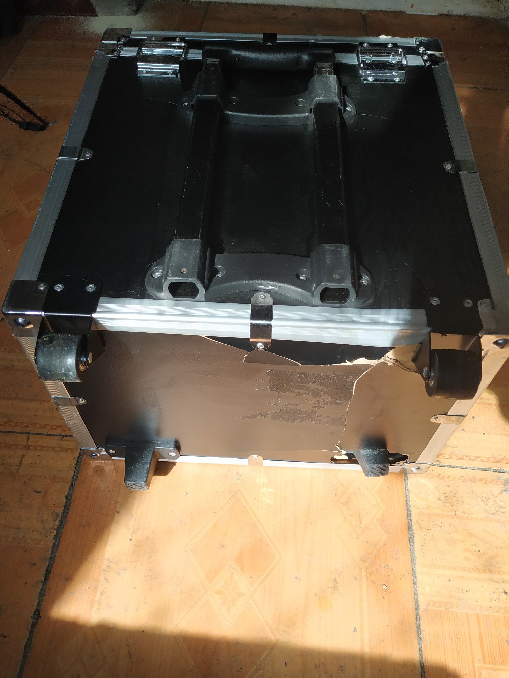 钓友们做的手工钓箱,简单实用的钓箱