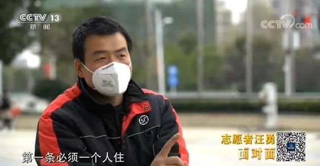 顺丰小哥奖励拿到手软,顺丰奖励小哥完整视频