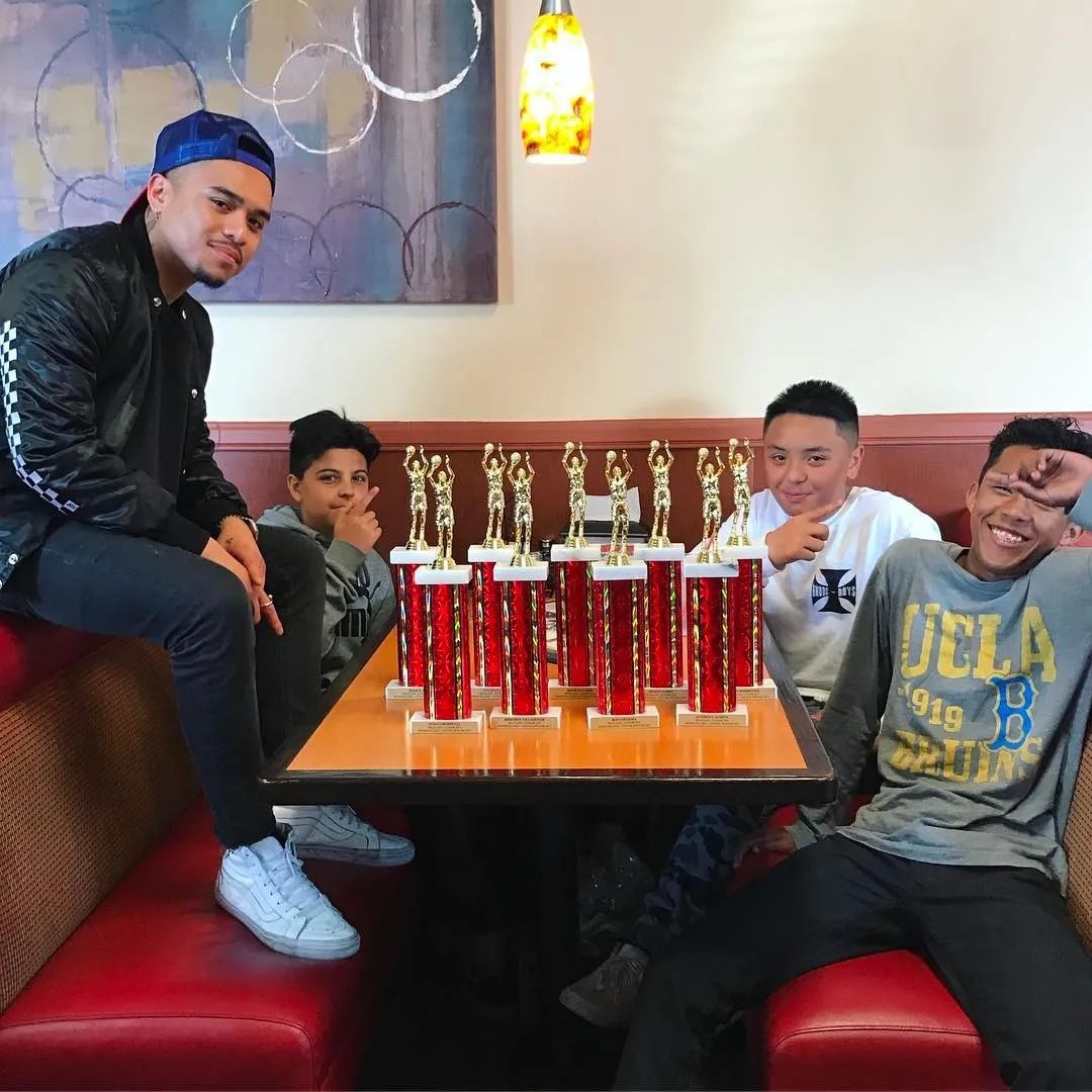 泡菲律宾火辣女孩、上身菲律宾牌子RHUDE是每一个潮人的幻想吧?