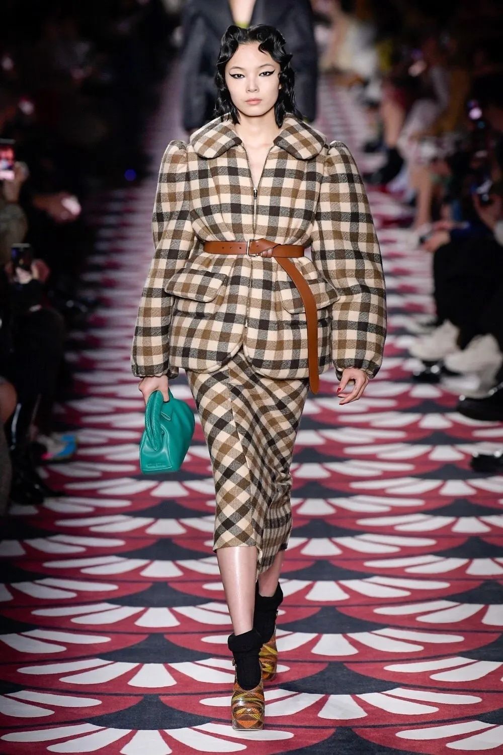 刘雯接班人？新生代国模正当道，霸屏还得是“中国制造”