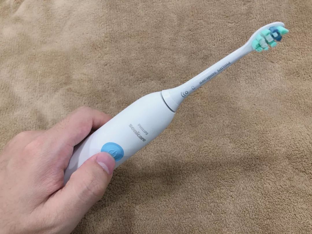 飞利浦和usmile电动牙刷哪个更好,飞利浦电动牙刷性价比高的一款