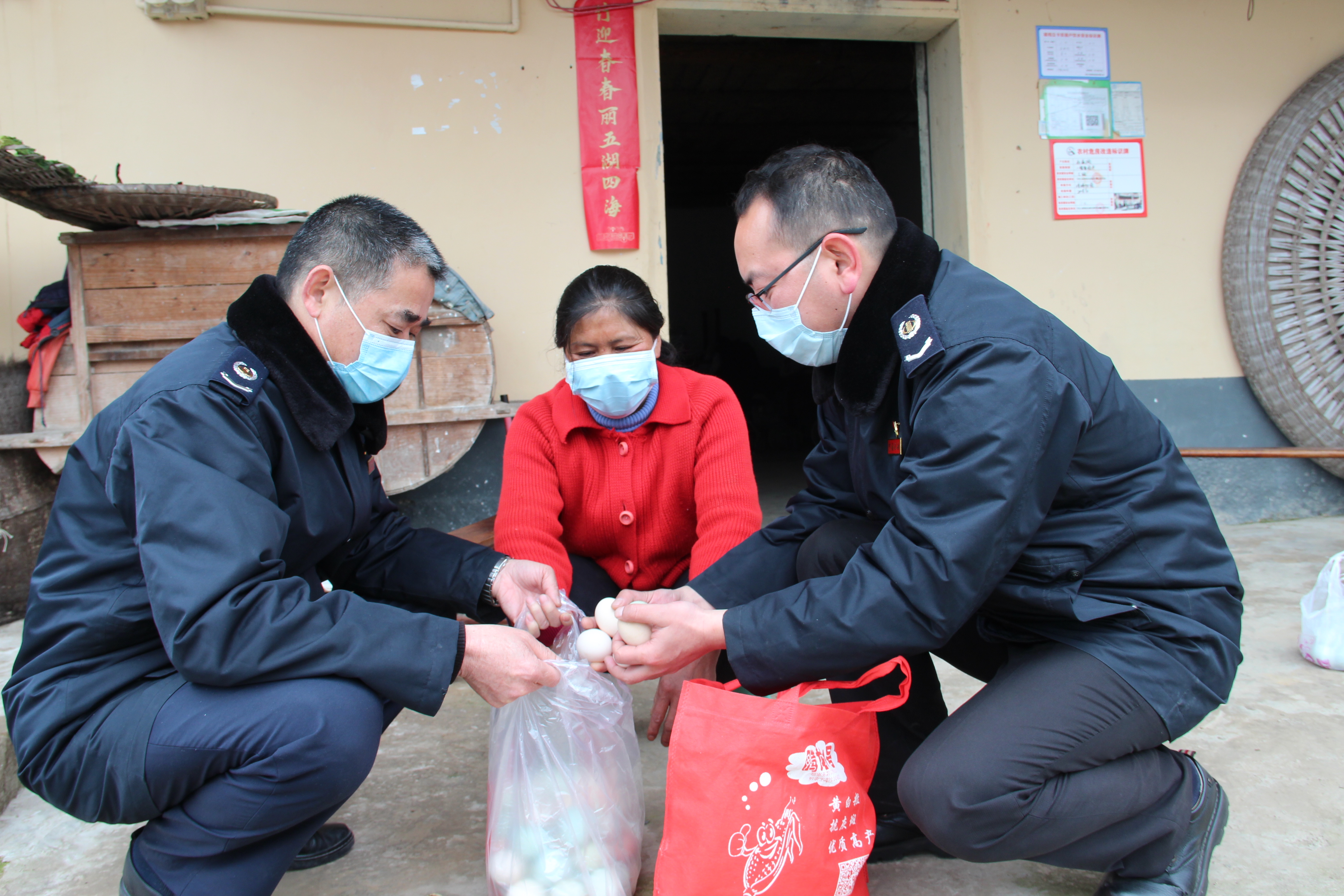 抗疫保增收,抗击疫情村民捐物资