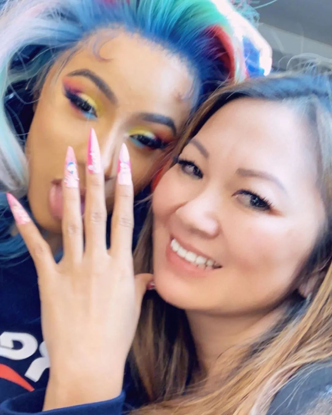 cardib亚裔美甲师,cardib的美甲师