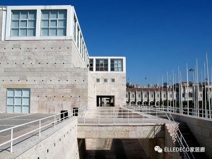 优衣库东京新宿店,优衣库新款天蓝色镂空