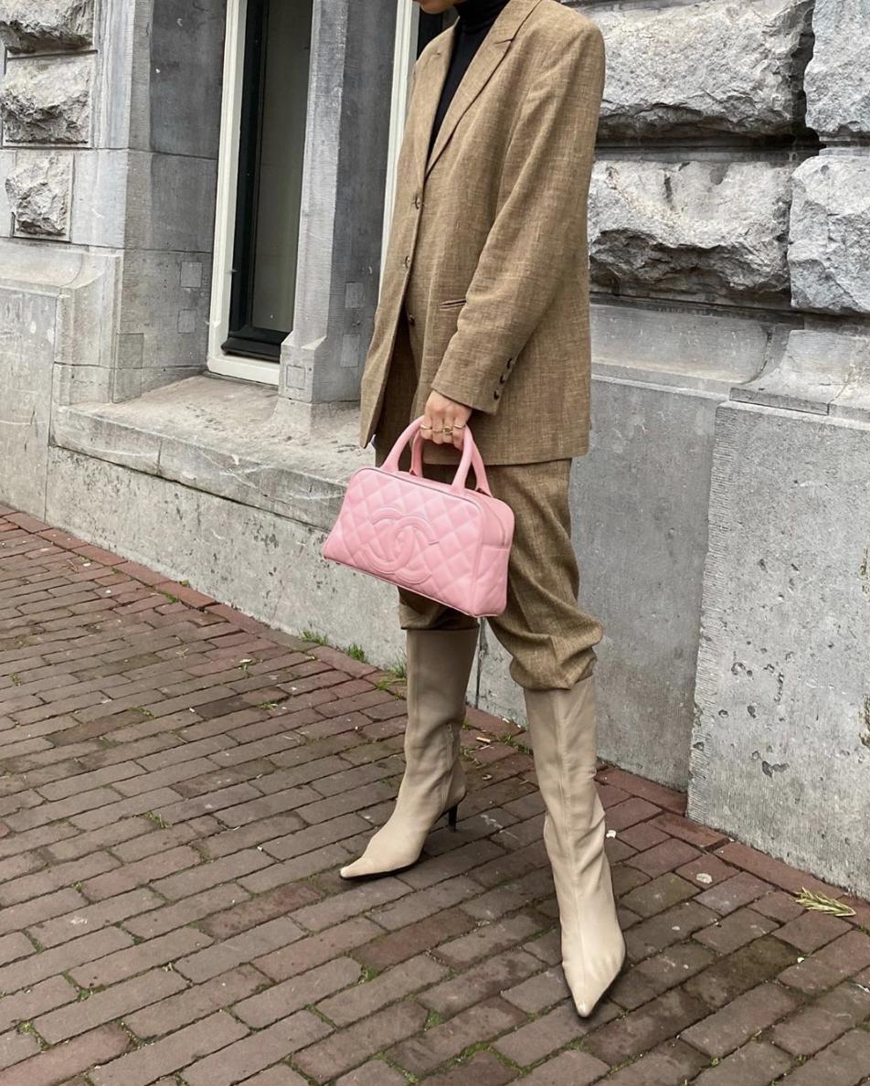 裤筒塞进靴子里的穿搭技巧,肥裤子怎样塞到马丁靴