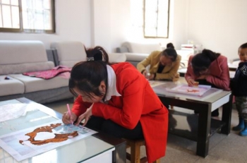 铿锵玫瑰半边天,铿锵玫瑰展风采巾帼撑起半边天