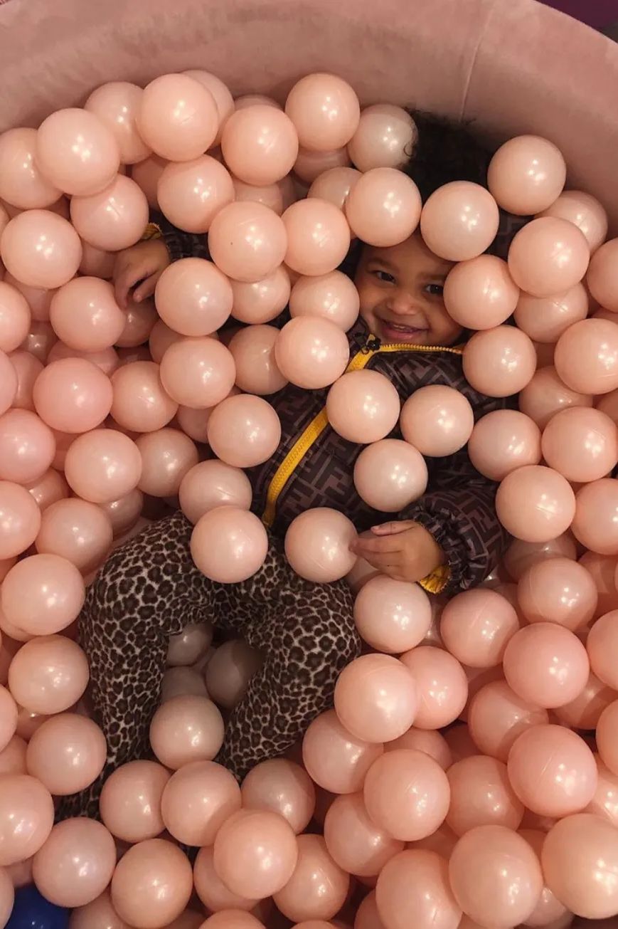 2岁穿高定、LV定制小零食...跟她比李湘王菲的闺女也只是平民…