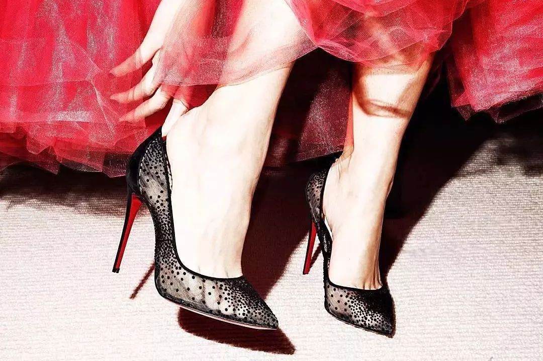 “如果没有一双CL红底鞋,就不要说自己时髦”
