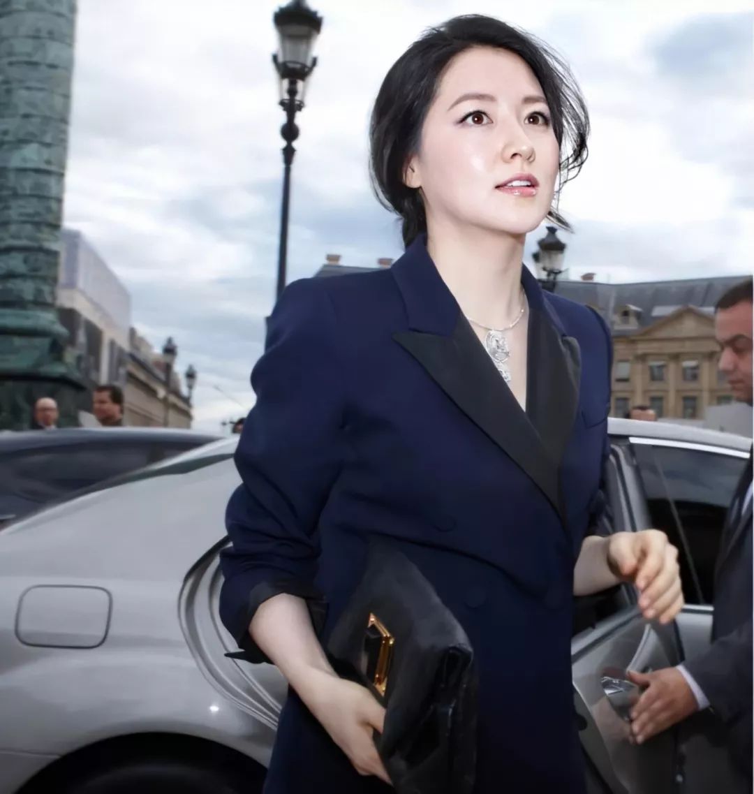 虐哭！50岁“大长今”竟长这样？卸妆后全网男生轰动：糟糕，心动了...