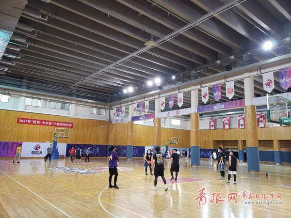 迎着阳光开启新一天的美好生活,青岛市民健身中心开放时间