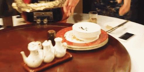 日本人为了吃饭设计的神器,为了方便自己吃饭做了一个机器