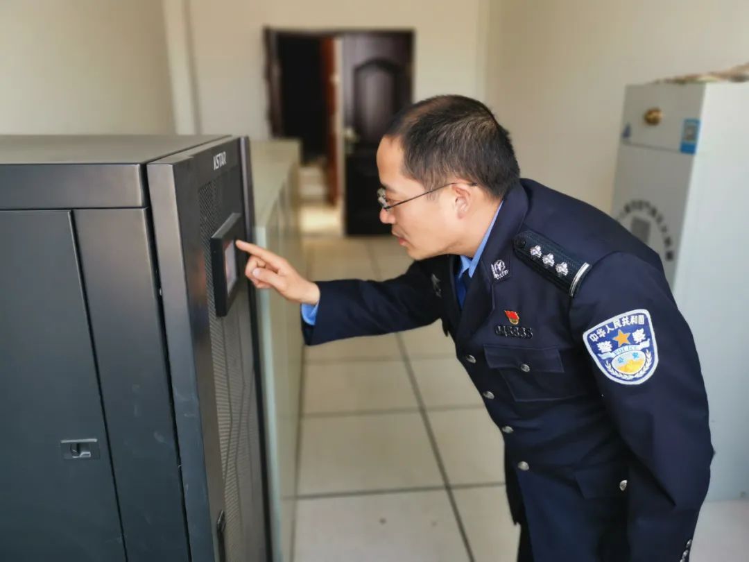 何武刚：勇毅笃行无私奉献，全心做公安科信“排头兵”