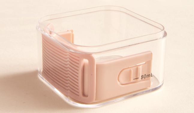 换季衣服皱巴怎么办？可以折叠的手持挂烫机1分钟熨平旧衣，一机两用，连除螨仪都省了