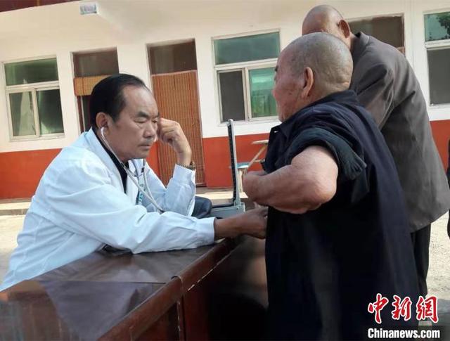 沉痛哀悼光荣牺牲的医护人员,痛悼抗疫牺牲医务者