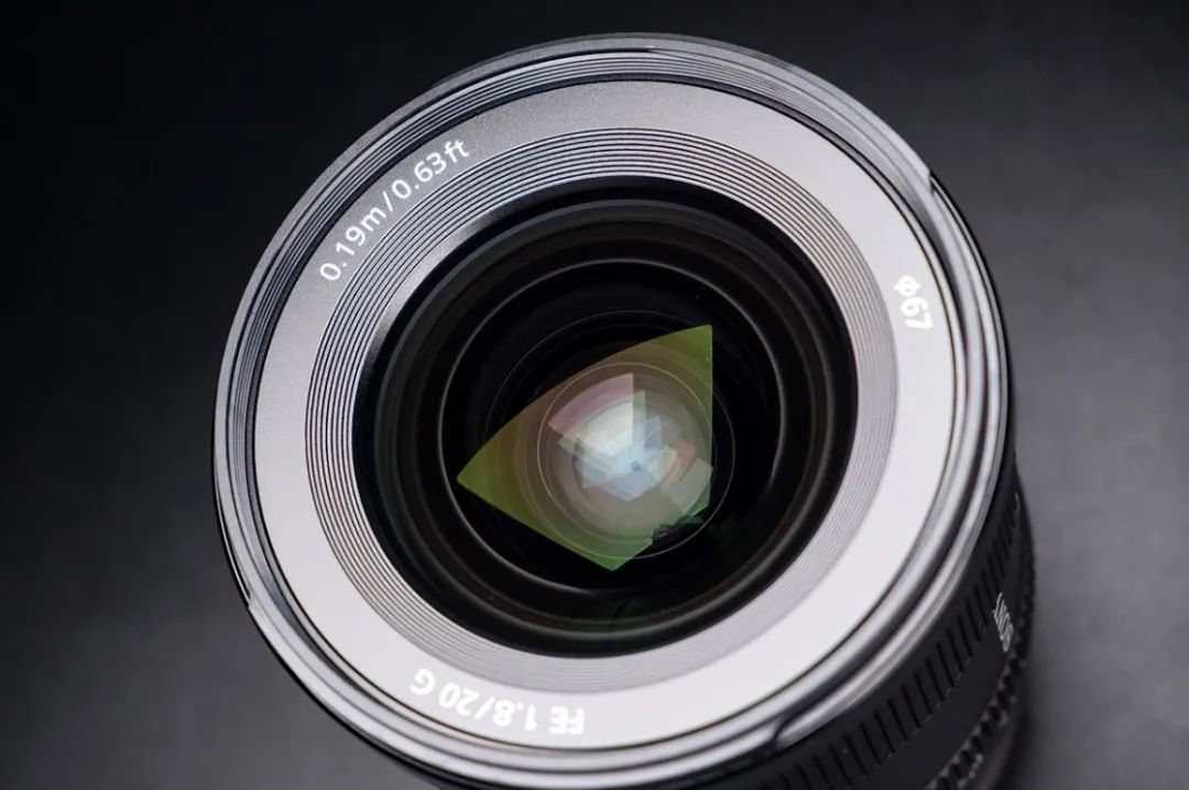 索尼fe20mmf1.8g超广角镜头,索尼fe35mmf1.4gm镜头测评